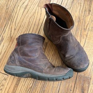 KEEN Presidio II Chelsea Boots